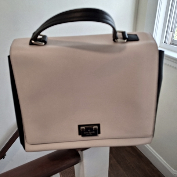 Kate Spade Magnolia Park large satchel. Preowned in excellent condtion. - Picture 2 of 12